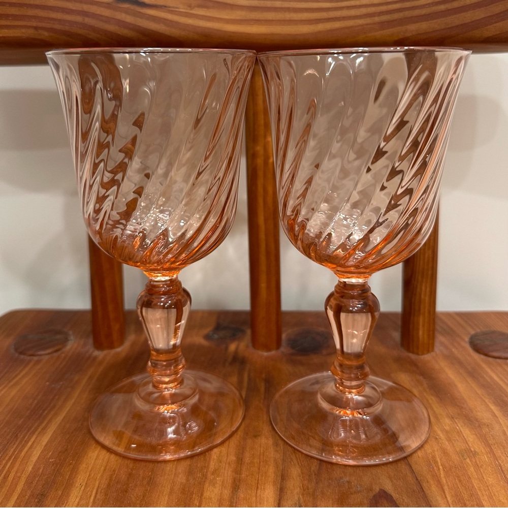 Set of 2 Arcoroc France Rosaline Pink Swirl
Wine Glasses Vintage